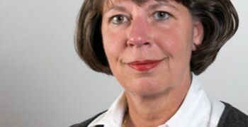 Directeur Nicolette Kroezen weg bij KNMT