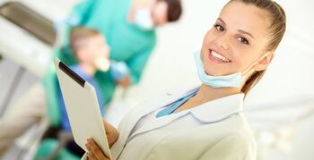 KNMT pleit voor mbo-opleiding tandartsassistent