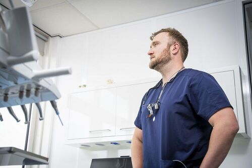 Tandarts Dave Donkervoort van Donkervoort Nadibaidze Tandartsen in Geldermalsen. (Foto: Cees van der Wal) 