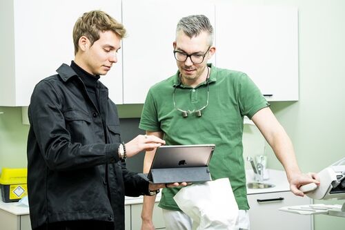 Marvin Kroos van Tandartspraktijk Portugaal (Foto: Cees van der Wal / Visser & Visser)