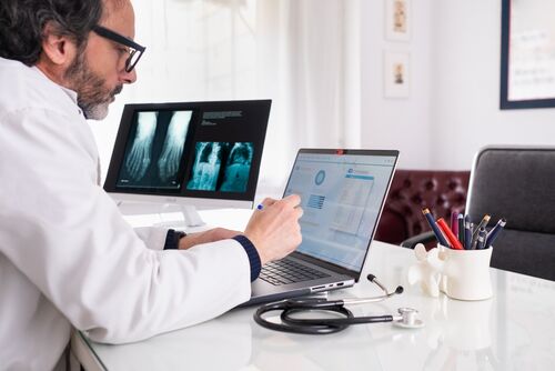 Jelle Keuper: ‘Ik heb goede verhalen gehoord van huisartsen die op groepsniveau, of als zorggroep, hun digitale zorg opschalen in overleg met de zorgverzekeraar.’ (Foto: Shutterstock)