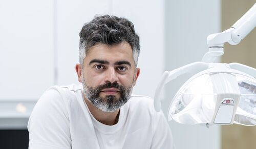 Poeya Mohtadili: 'Kunstmatige intelligentie in de tandartsstoel: hulp of houvast?' (Foto: Claudia Kamergorodski voor MO)
