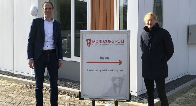 Erik Garritsen (Intelly) en Maarten Muijen (Mondzorg Poli) (Foto: Intelly)