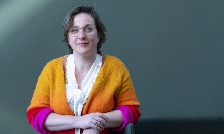 Sophie Brühl: ‘Huisartsen weten vaak niet wat de NZa doet en welke macht het ministerie van VWS wel of niet heeft. Die kenniskloof is lastig.' (Foto: Claudia Kamergorodski)