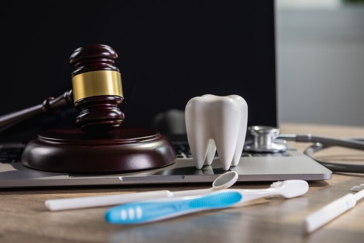 'Zeven instanties, acht met de patiënt erbij, kijken of we als zorgverlener niet iets te veel doen of declareren’ - Shutterstock