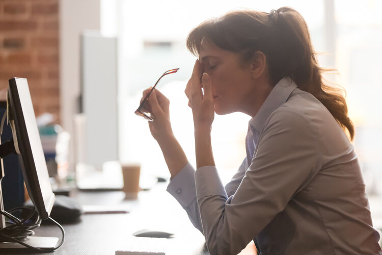 Hoofdpijn en stress op het werk