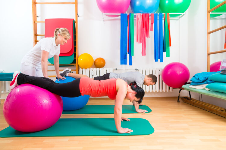 Kleinbedrijf Index Fysiotherapie Praktijken zonder personeel en praktijken in kleinere woongebieden (dorpen met minder dan 25.000 inwoners) hebben hogere nettomarges dan praktijken met personeel en in grotere woongebieden​​. (Foto: Shutterstock)