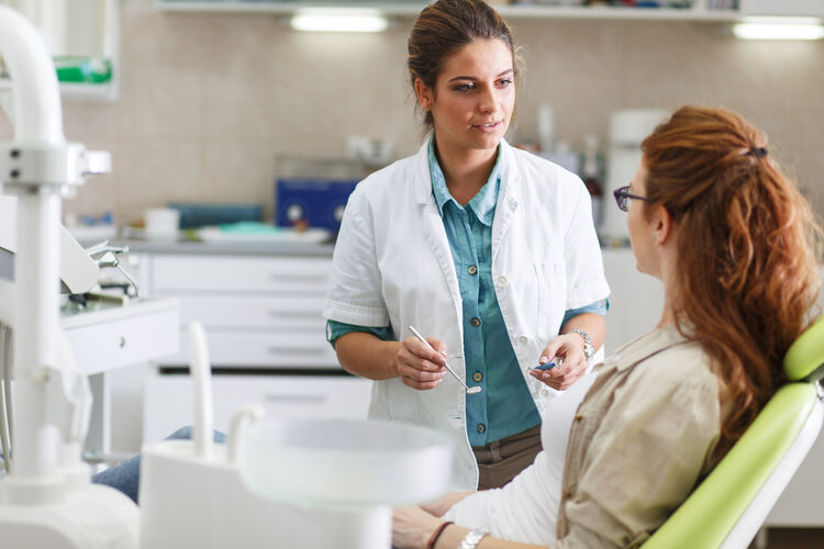 Tandarts en patient - Foto: Shutterstock