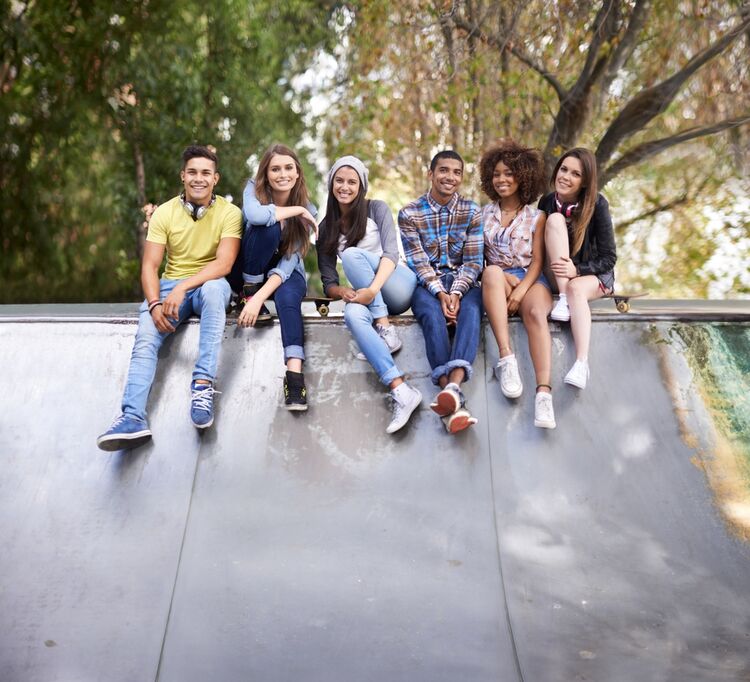 Betrokken, serieus, positief, mondig, rationeel, intuïtief, hardwerkend en digitaal - een paar kenmerken van Gen Z (Foto: Shutterstock)