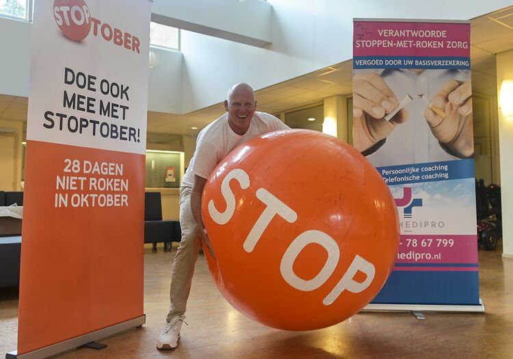    Nick Vroon, stoppen met roken-coach, in actie tijdens Stoptober. (Foto: Medipro)