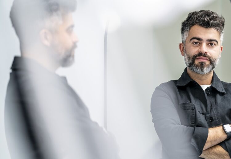 Poeya Mohtadili: 'Als je geen verhalen kunt vertellen, je niet kunt verbinden met de patiënt, dan verlies je het vertrouwen.' (Foto: Claudia Kamergorodski)