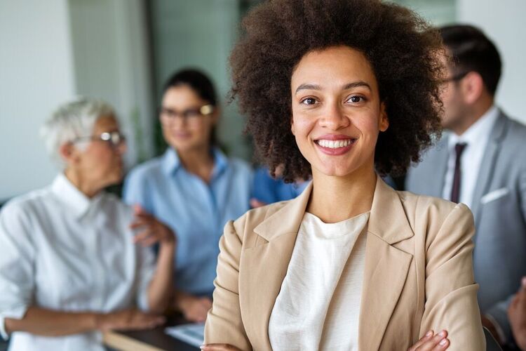 'Een werkomgeving waarin samenwerking, waardering en ruimte voor eigen ideeën centraal staan, draagt direct bij aan duurzame inzetbaarheid én aantrekkelijk werkgeverschap.' (Foto: Shutterstock)