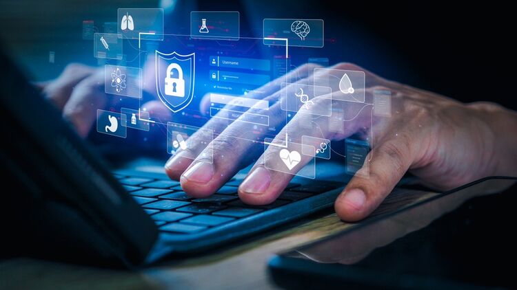 Geert Sulter: ‘Zonder afdwingbare interoperabiliteit tussen HIS en EPD blijft de huisarts-specialist-overdracht het zwakke punt waar de volgende hack opnieuw zal toeslaan.’ (Foto: Shutterstock) 