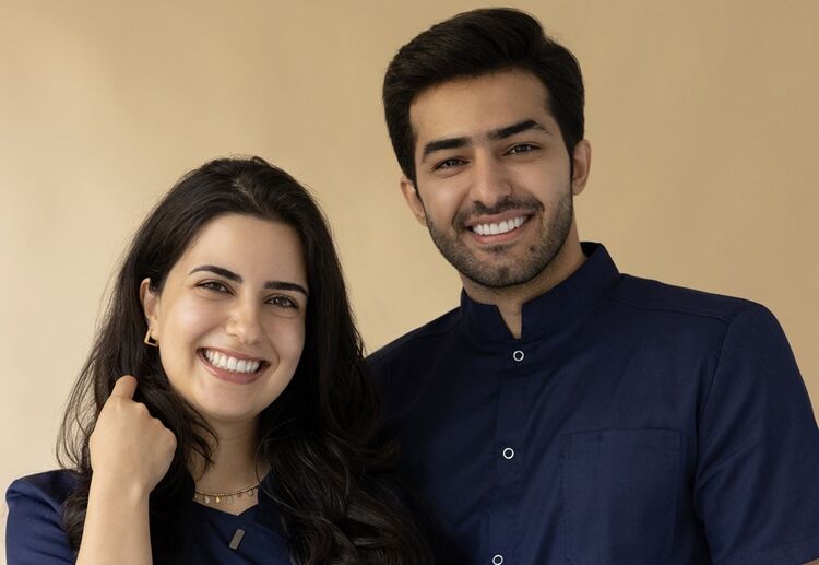Tandartsen Lela Bidar en Alireza Fadaei: 'We zitten in een centrum met huisartsen, diëtisten en apothekers. Met hen willen we graag samenwerken aan passende zorg.' (Foto: Tandartspraktijk BIDENT)