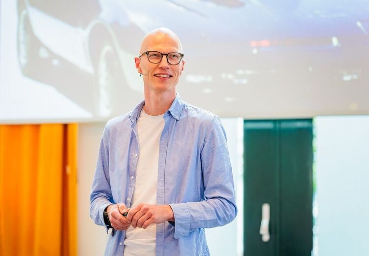 Paul Koning: ‘Ik zie mijn oud-collega’s weer lucht krijgen: tijd en aandacht voor de patiënt, om vijf uur klaar met documenteren. Daarin zit de lol.’ (Foto: Ewald Geerding)