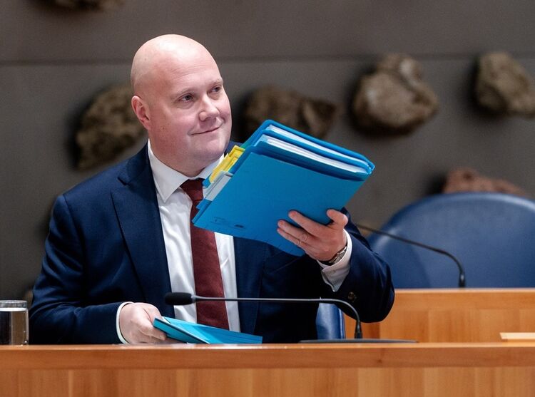 Minister Thierry Aartsen: 'Wie conform die spelregels werkt, weet zeker dat er als zelfstandige kan worden gewerkt.' (Foto: Shutterstock)