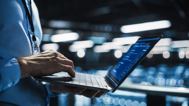Door te investeren in informatiebeveiliging bescherm je niet alleen data, maar ook de continuïteit van zorg, het vertrouwen van patiënten en de rust binnen jouw team.