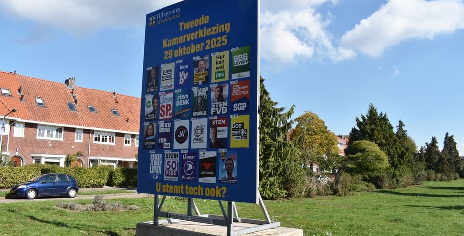 Bord met verkiezingsposters (Foto: Shutterstock)