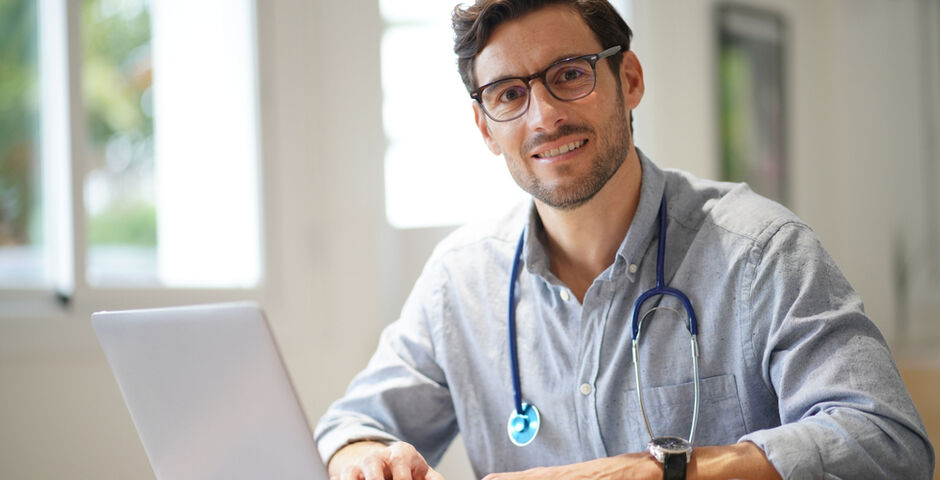 De ‘online’ huisartsen  van ‘Huisarts in Beeld’ zijn voor Huisartsenpraktijk Hooge Platen aanvullend bij een te krappe bezetting. (Foto: Shutterstock)