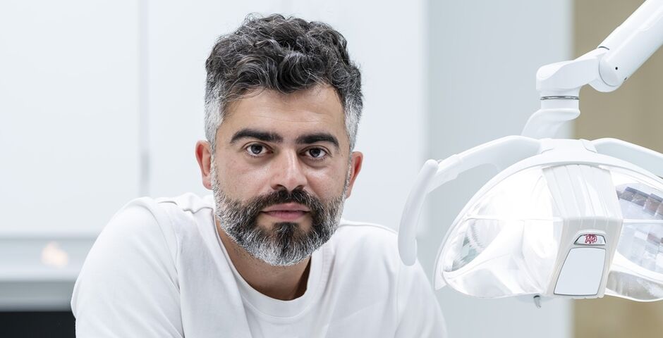 ‘Praktijkmanagers moeten tegengas durven geven’, stelt Poeya Mohtadili. ‘De manier waarop ik met jou omga, dient ook een model te zijn voor hoe jij met je medewerkers omgaat in de praktijk.' (Foto: Claudia Kamergorodski voor MO)