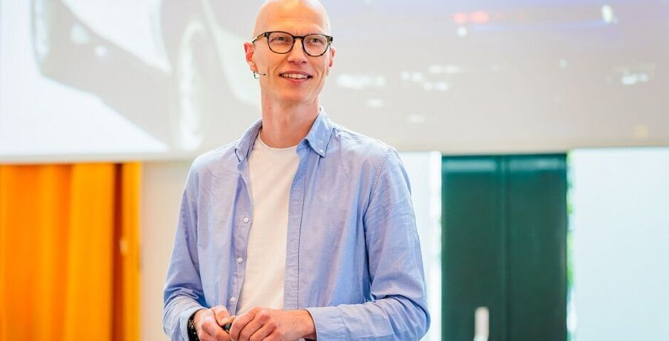 Paul Koning: ‘Ik zie mijn oud-collega’s weer lucht krijgen: tijd en aandacht voor de patiënt, om vijf uur klaar met documenteren. Daarin zit de lol.’ (Foto: Ewald Geerding)