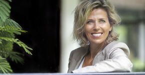 Merel Kooning: 'Ik dacht dat mijn zachtheid een ramp was. Nu denk ik: nee, juist niet. Daarom blijven medewerkers heel lang en lopen ze met mij weg.' (Foto: Claudia Kamergorodski)
