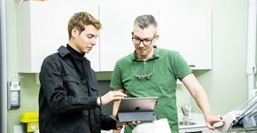 Marvin Kroos van Tandartspraktijk Portugaal (Foto: Cees van der Wal / Visser & Visser)