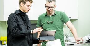 Marvin Kroos van Tandartspraktijk Portugaal (Foto: Cees van der Wal / Visser & Visser)