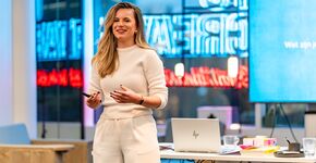 Dirkje van der Ven: ‘Het beeld dat mensen van zichzelf hebben is dat ze rationele wezens zijn en hartstikke slim zijn. Realistisch gezien is dat niet zo: mensen zijn wel slim, juist omdat ze af en toe op onbewust niveau opereren.’ (Foto: Gedragsland)