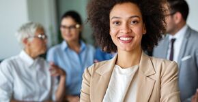 'Een werkomgeving waarin samenwerking, waardering en ruimte voor eigen ideeën centraal staan, draagt direct bij aan duurzame inzetbaarheid én aantrekkelijk werkgeverschap.' (Foto: Shutterstock)