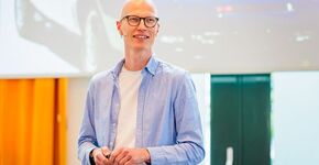 Paul Koning: ‘Ik zie mijn oud-collega’s weer lucht krijgen: tijd en aandacht voor de patiënt, om vijf uur klaar met documenteren. Daarin zit de lol.’ (Foto: Ewald Geerding)