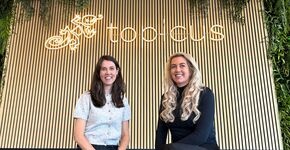 Cindy Verver, directeur Huisartsen- & Netwerkzorg, en Annemiek Nelissen, business line manager Zorgdeclaraties bij Topicus: ‘De praktijkmanager speelt vaak een sleutelrol’ (Foto: Topicus)