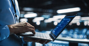 Door te investeren in informatiebeveiliging bescherm je niet alleen data, maar ook de continuïteit van zorg, het vertrouwen van patiënten en de rust binnen jouw team.