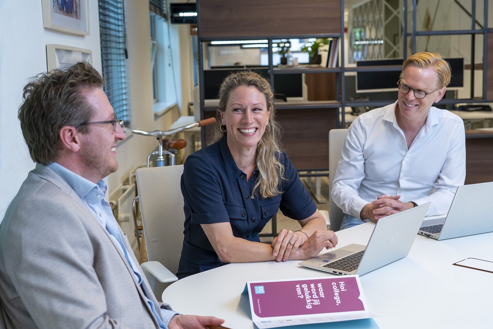 Michael Joosen (ReviewCollect), Daniëlle Boonzaaijer en Tobias Westerneng (Dental Clinics)